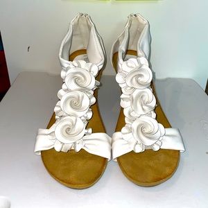 Only worn once!!!! White Flowery Wedges! Size 7